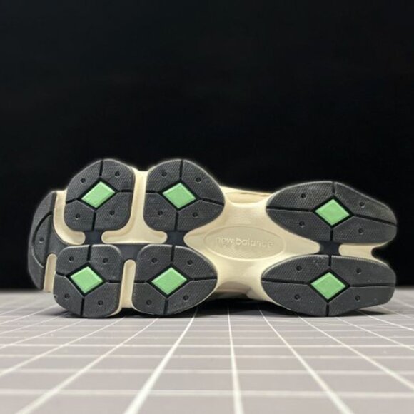 9060 Series Green New Balance Running Shoes - Picture 4 of 6